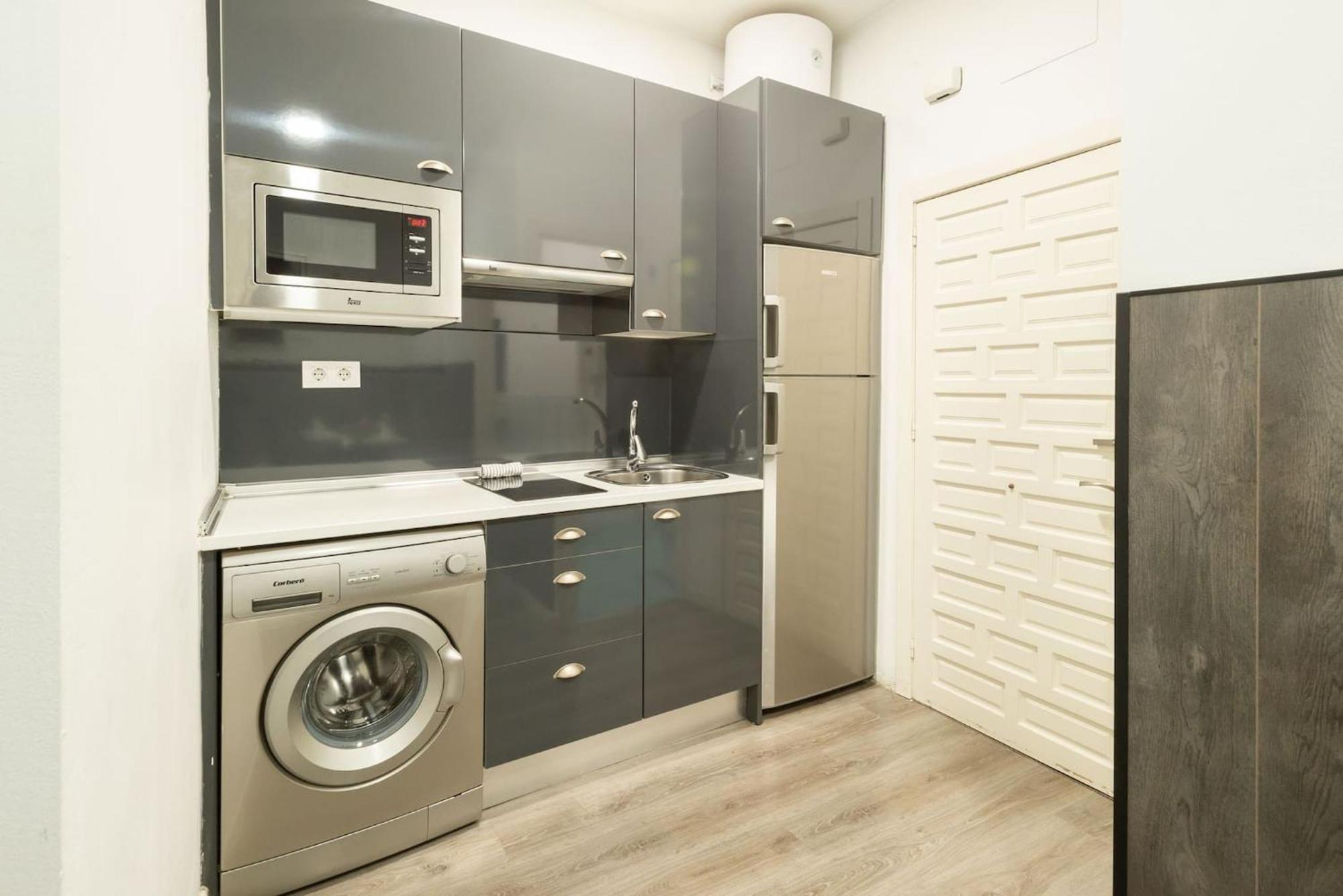 Apartamentos Day Madrid Plaza De Espana Centro Gran Via Sol Malasana Luaran gambar