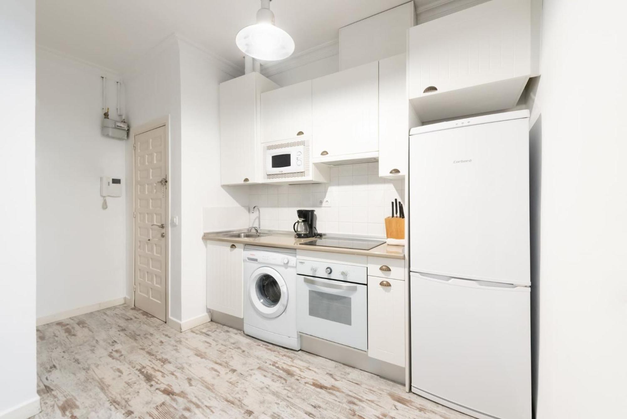 Apartamentos Day Madrid Plaza De Espana Centro Gran Via Sol Malasana Luaran gambar
